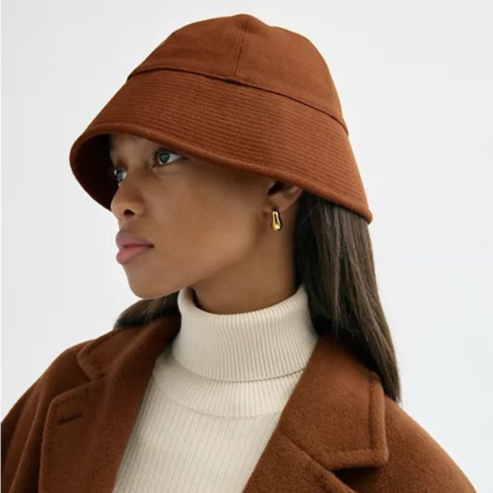 Aritzia Bucket Hat